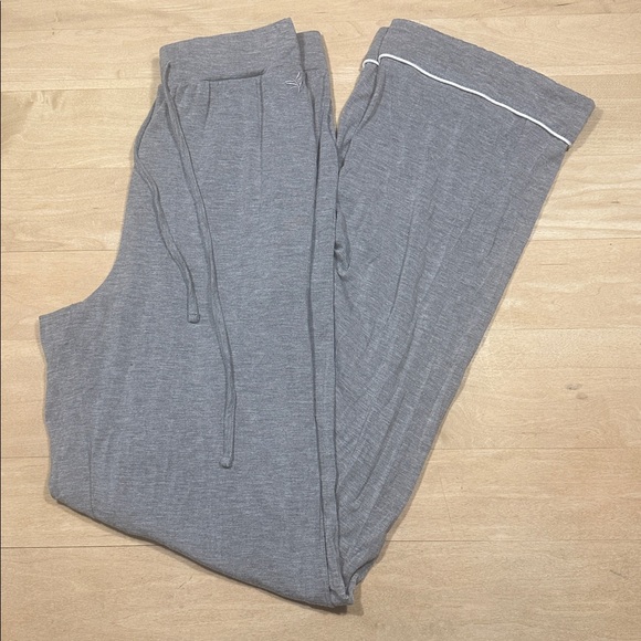 Cozy Earth Two-Piece Bamboo Pajamas Sz XS - Picture 4 of 15